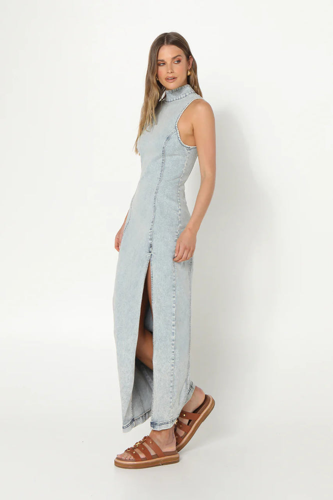 
                  
                    Charger l&amp;#39;image dans la galerie, MADISON THE LABEL - ROBE LONGUE - MS2508 - DENIM
                  
                