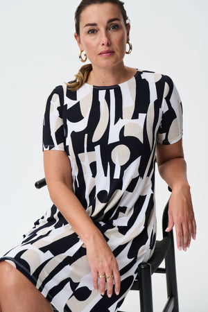 
                  
                    Charger l&amp;#39;image dans la galerie, JOSEPH RIBKOFF - ROBE - 232270 - MARINE/SABLE/IVOIRE
                  
                